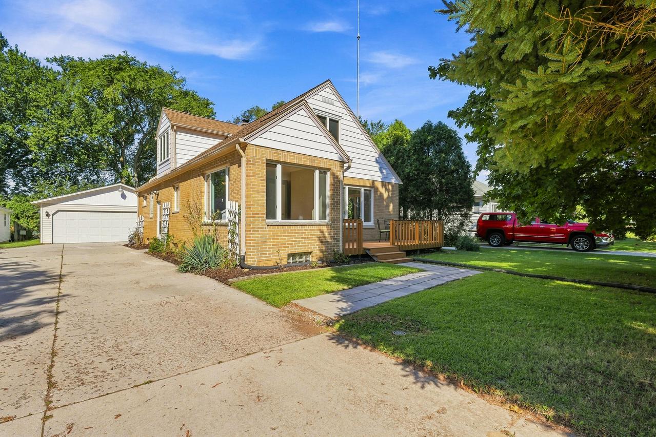 1004 N 37th St, Sheboygan, WI 53081
