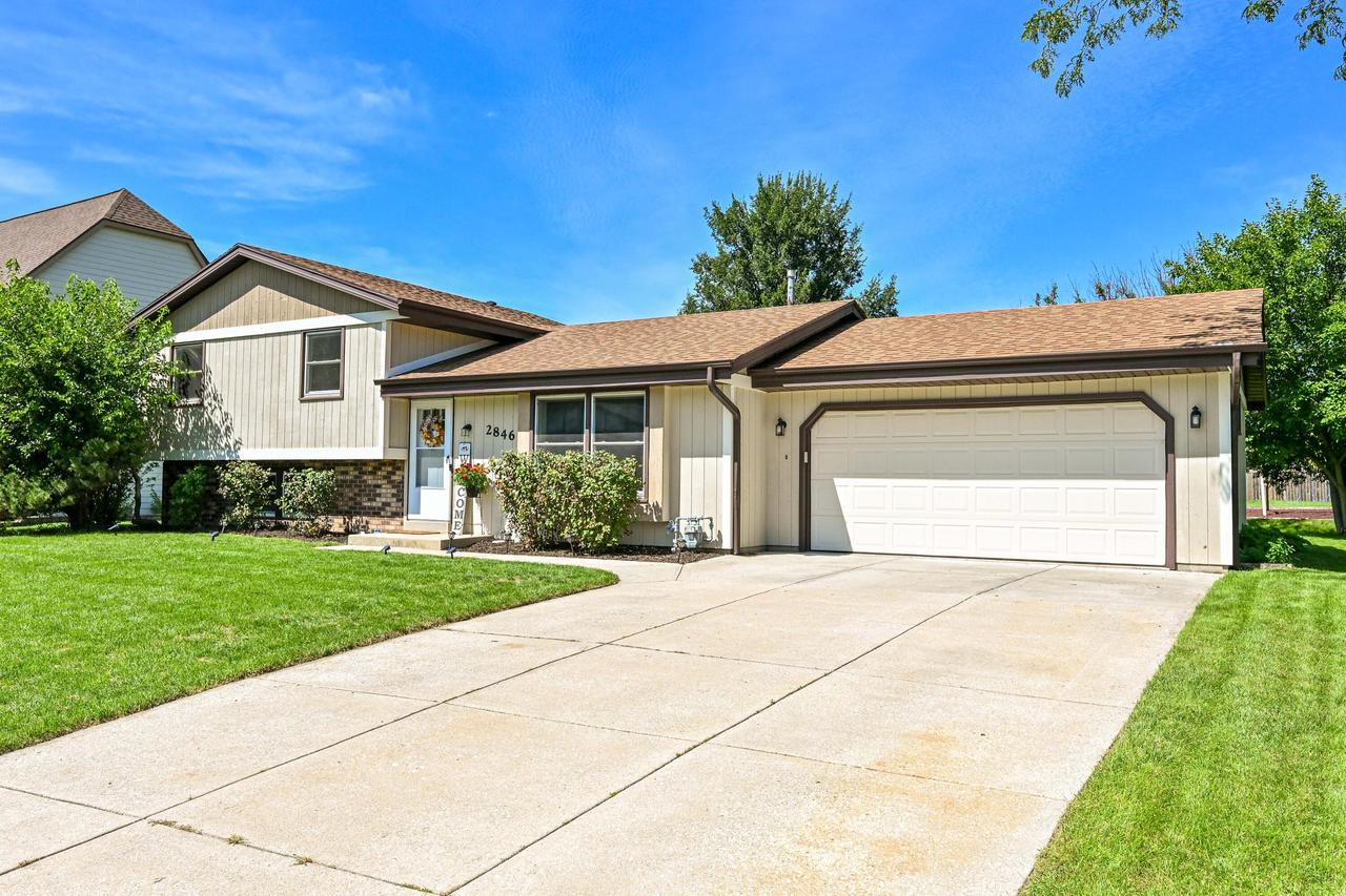 2846 W Briarwood Dr, Franklin, WI 53132