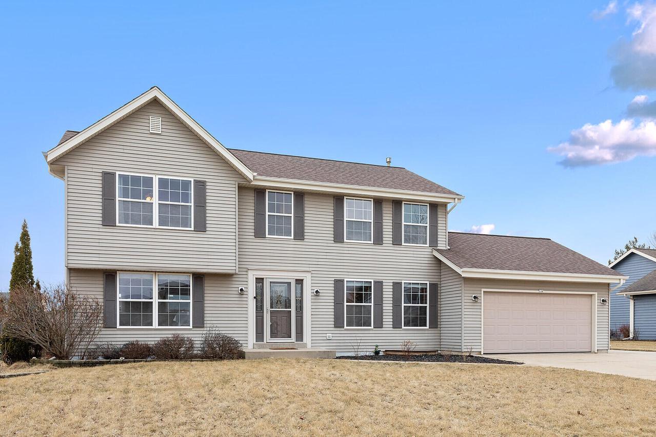 116 N Weiss Way, Saukville, WI 53080
