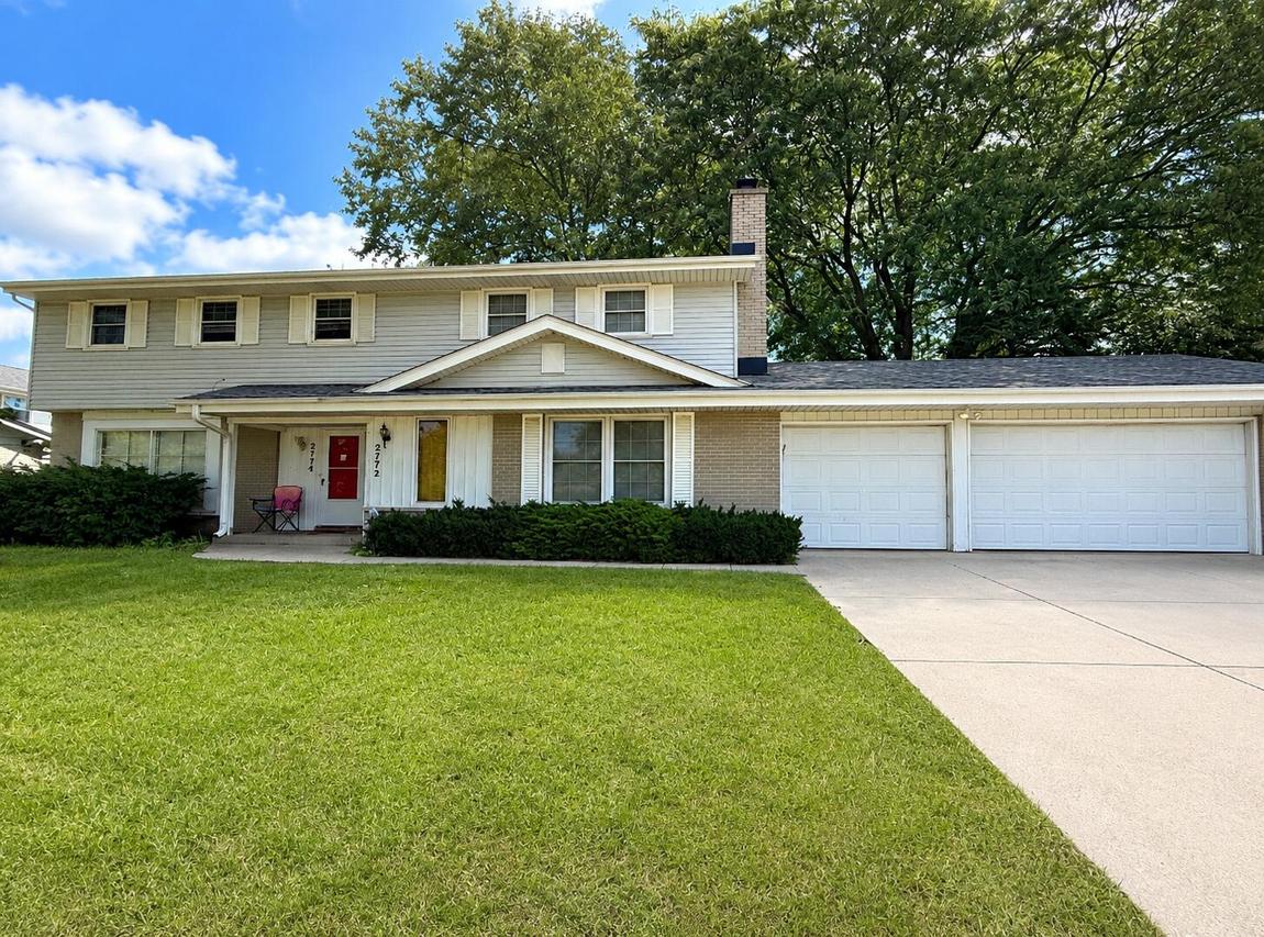 2772 N 124th St, Wauwatosa, WI 53222