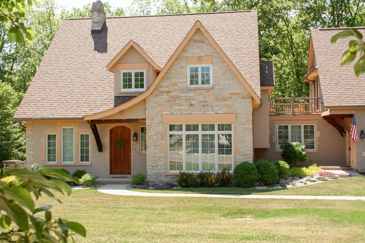 1046 Edinborough Ct, Geneva, WI 53147