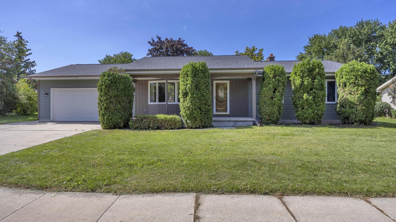 542 Wakefield Ave, Fond Du Lac, WI 54935