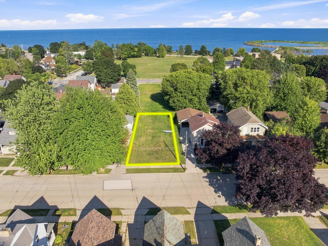 731 N 5th St, Manitowoc, WI 54220