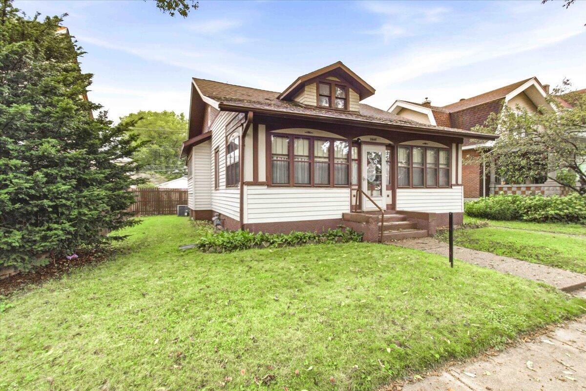 1007 8th St, La Crosse, WI 54601