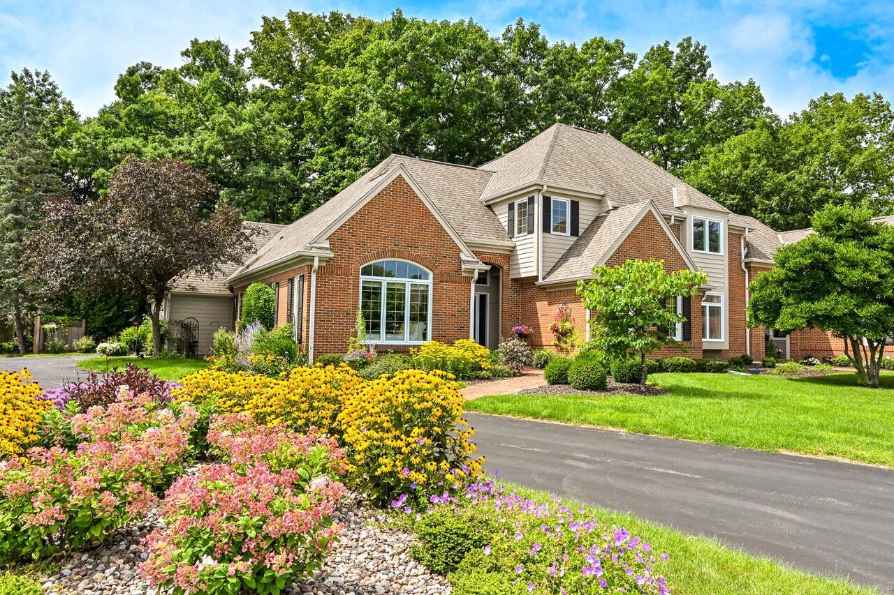 2835 W Golf Cir, Mequon, WI 53092