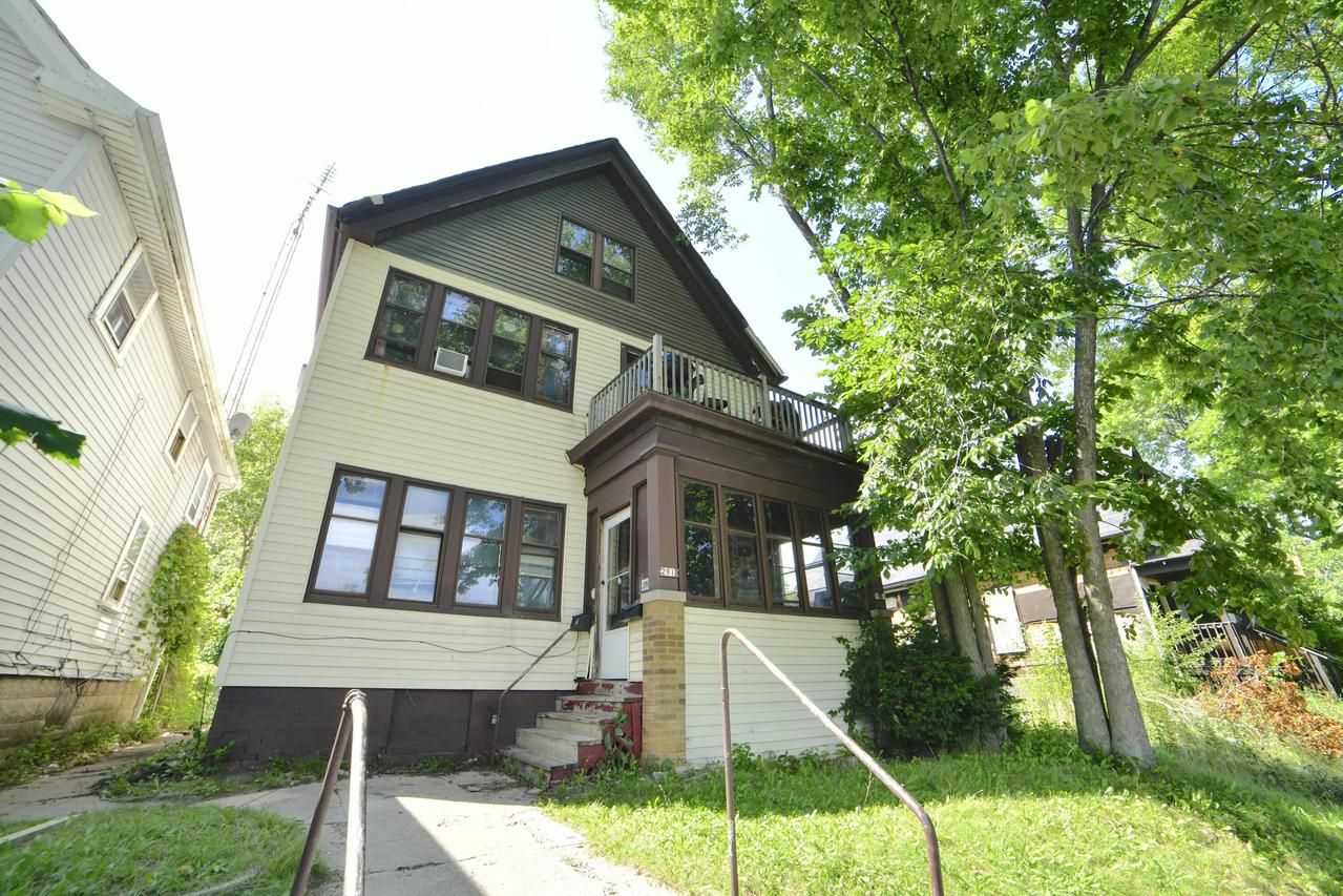 2917 N 8th St #2919, Milwaukee, WI 53206