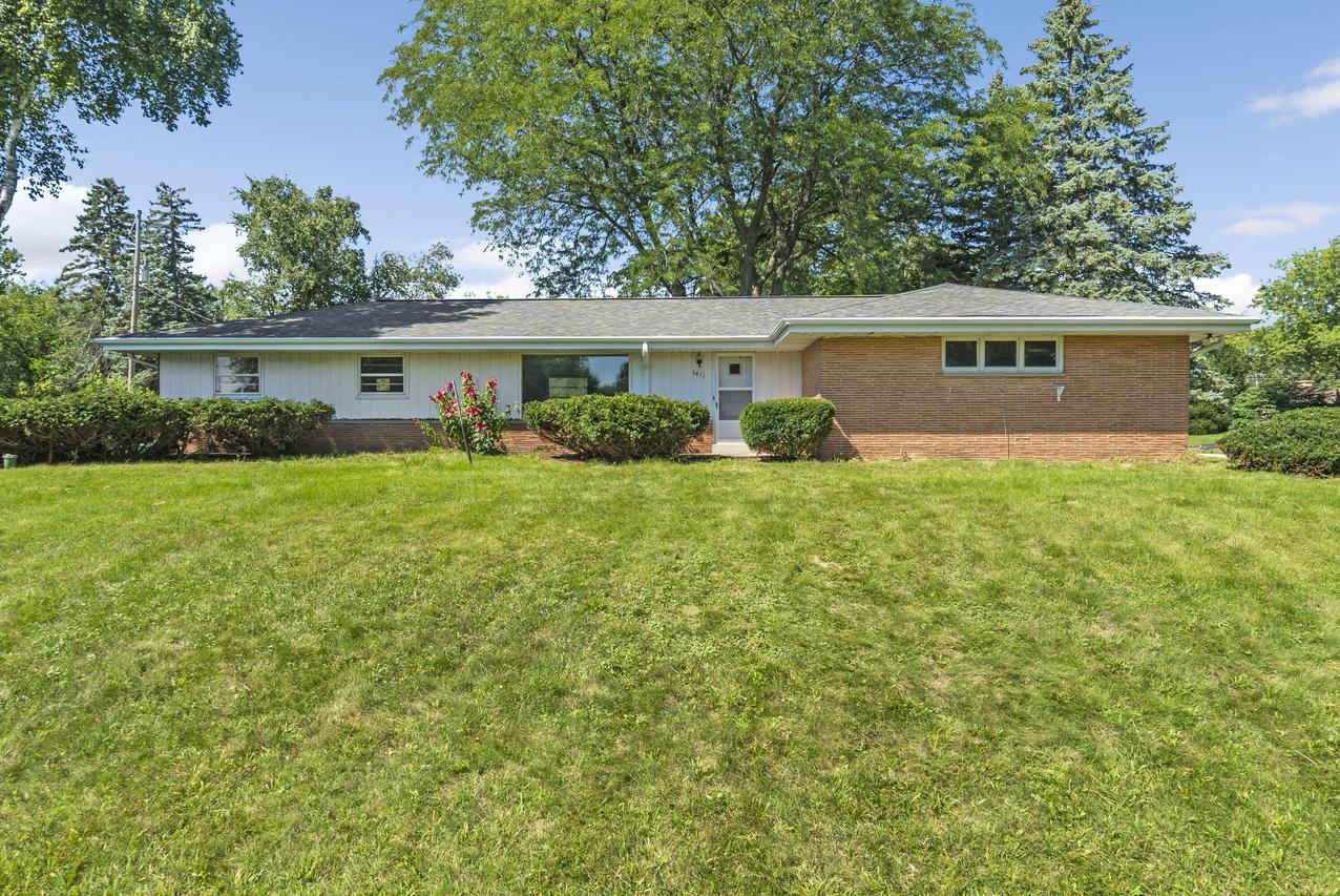 6411 S 118th St, Franklin, WI 53132