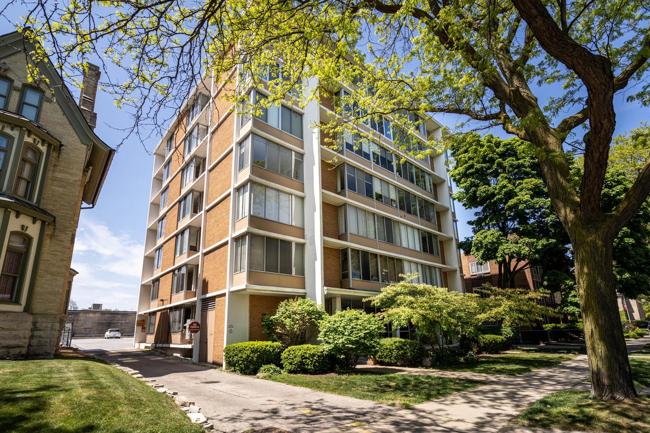 1409 N Prospect Ave #401, Milwaukee, WI 53202