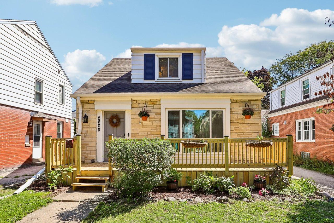2608 N 63rd St, Wauwatosa, WI 53213