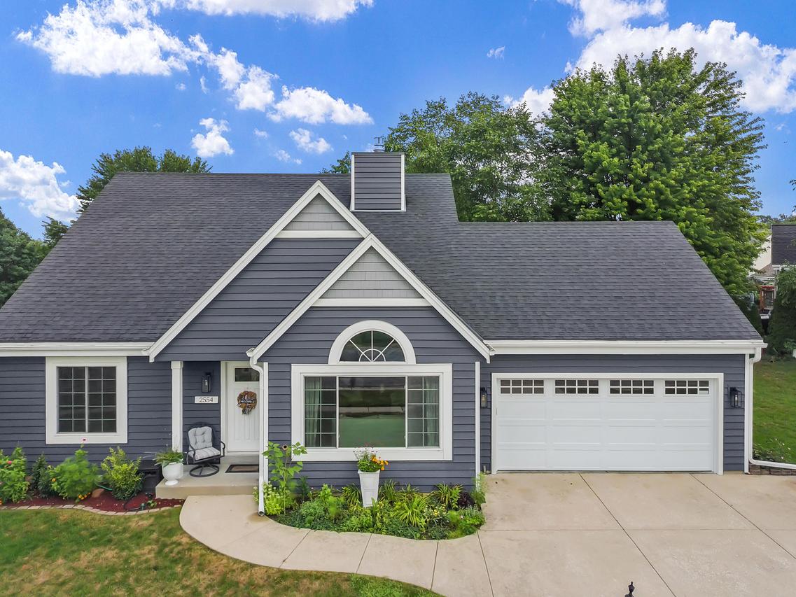 2554 S Sterling Cir, East Troy, WI 53120
