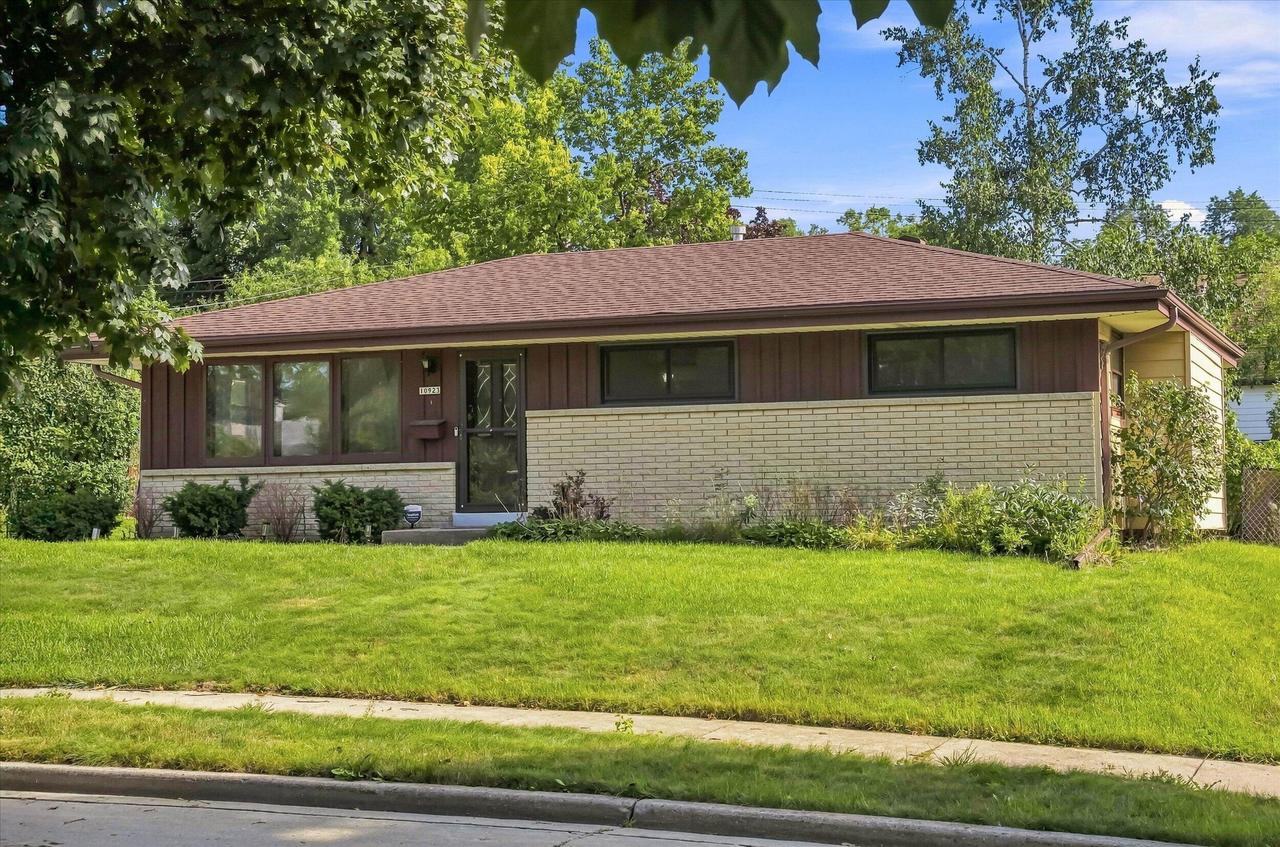 10923 W Cameron Ave, Milwaukee, WI 53225