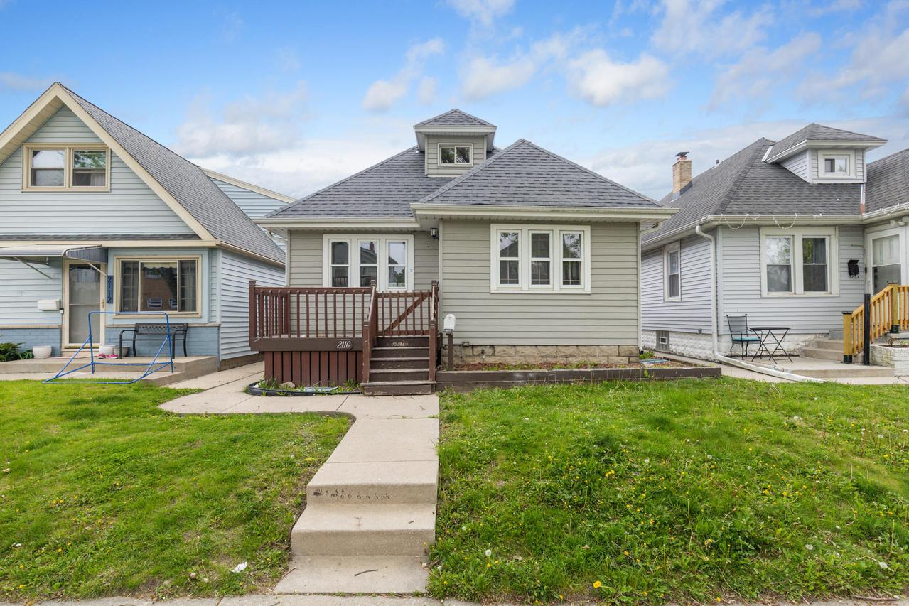 2116 S 70th St, West Allis, WI 53219