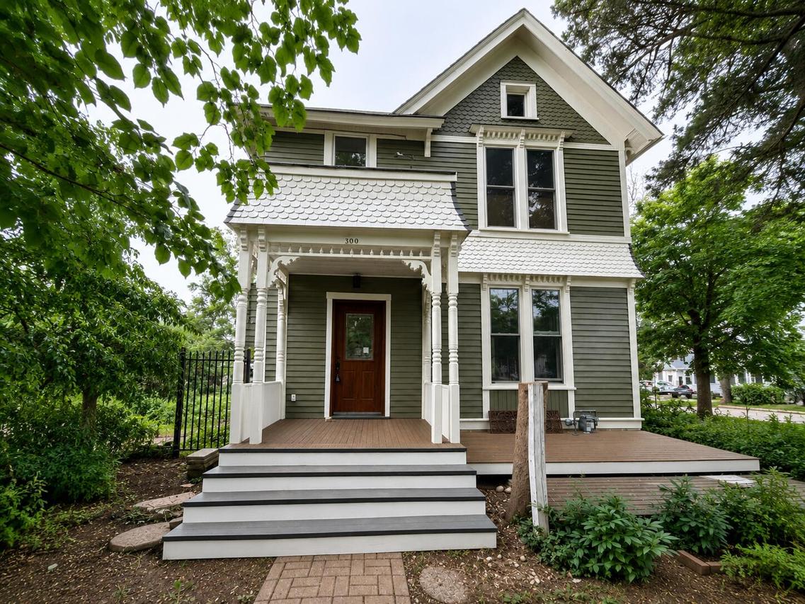 300 W Chestnut St, Burlington, WI 53105