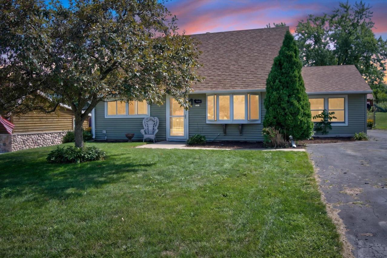 7101 W Allerton Ave, Greenfield, WI 53220
