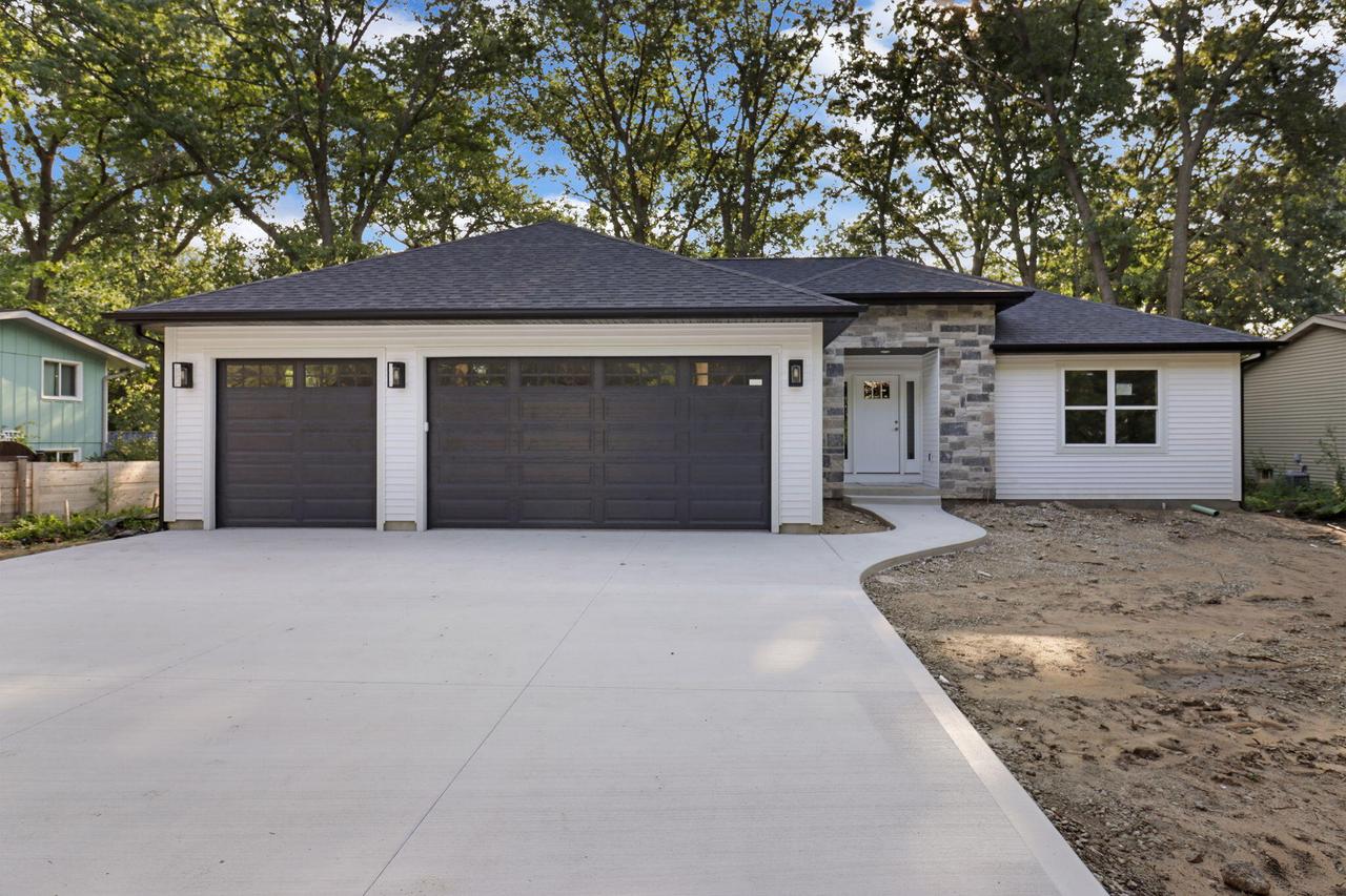 11533 8th Ave, Pleasant Prairie, WI 53158