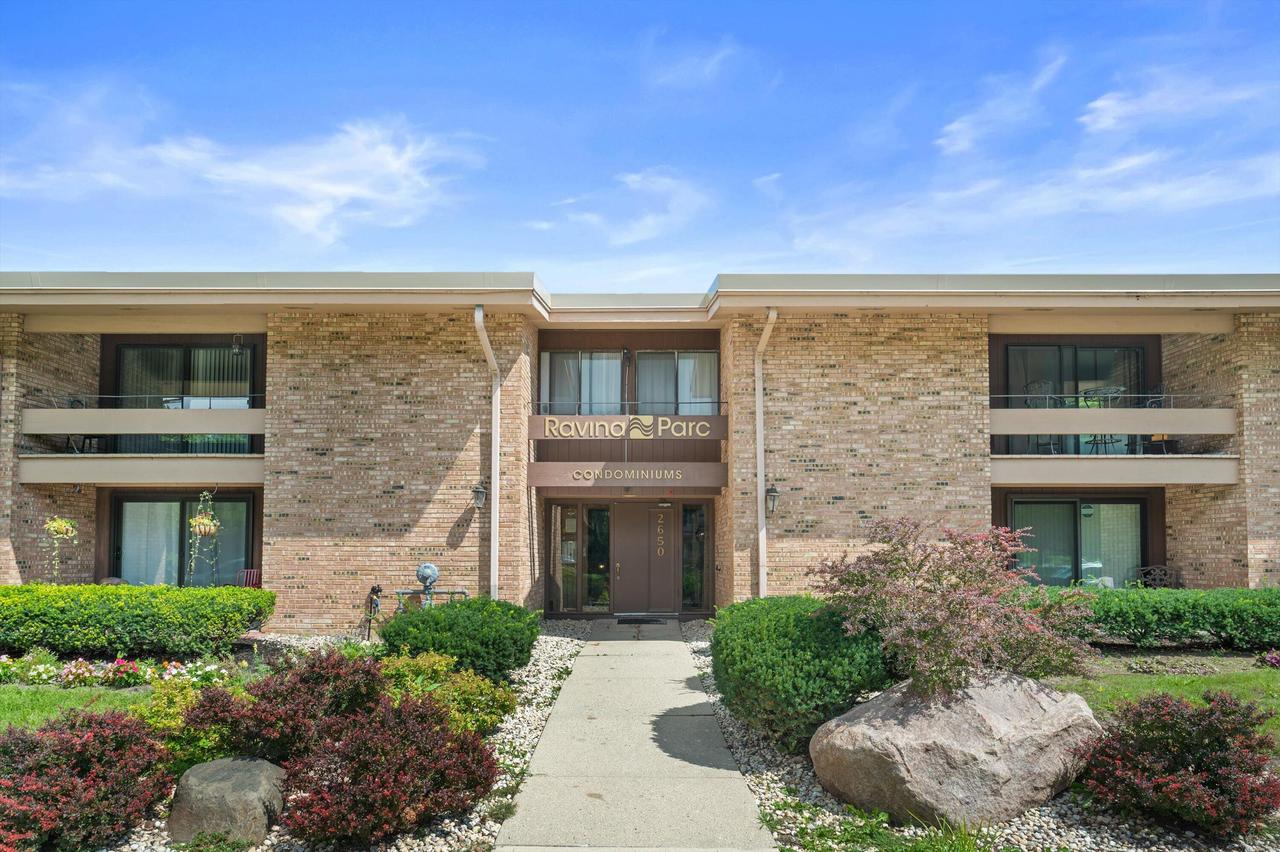 2650 S 60th St #9, Milwaukee, WI 53219