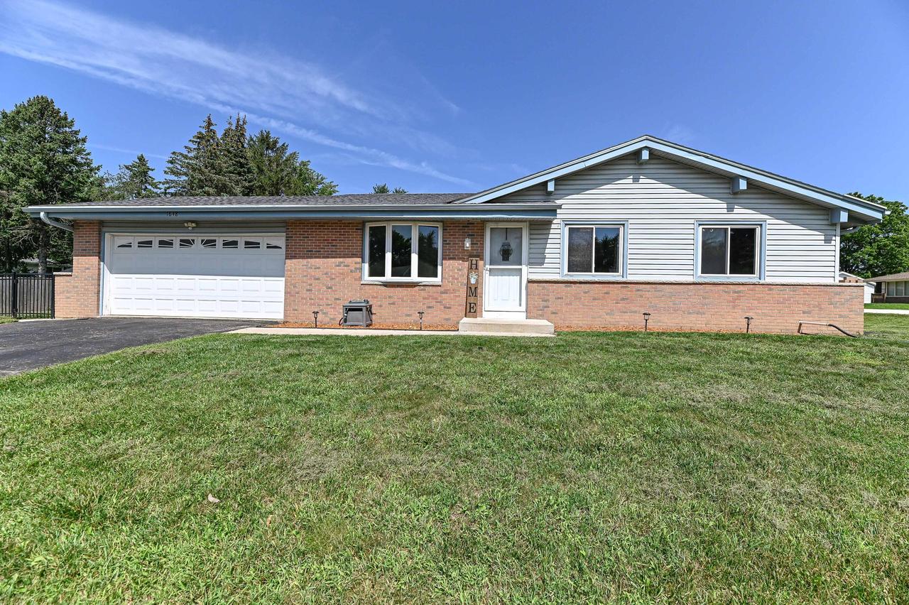 1648 Kuiper Ln, Mount Pleasant, WI 53406