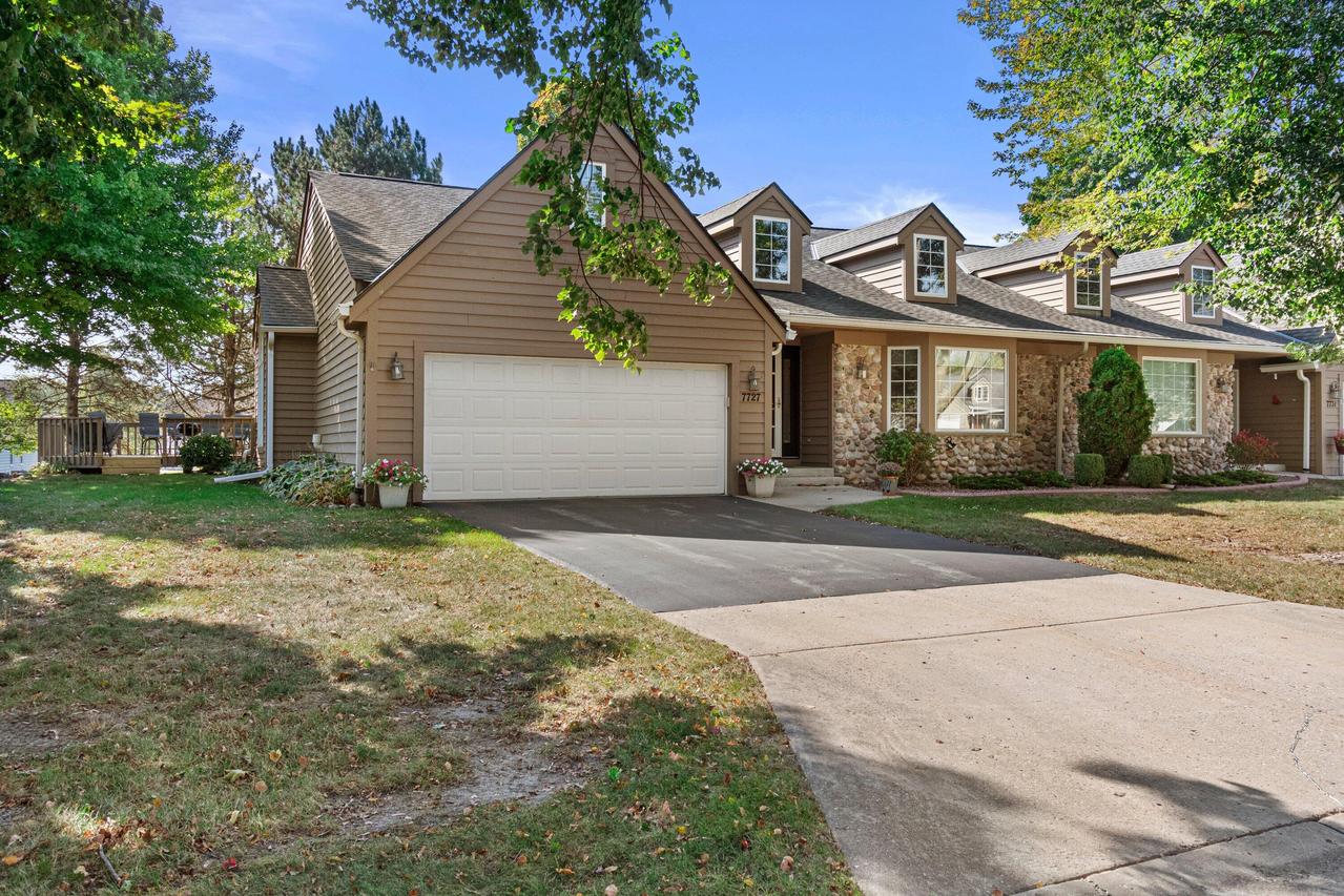 7727 W Maple Ridge, Franklin, WI 53132