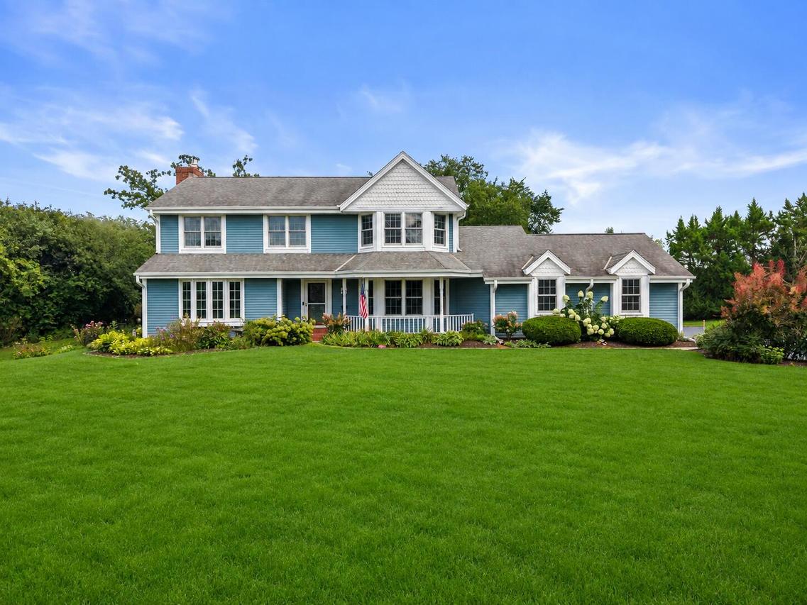 W234S5010 Woodchuck Ln, Waukesha, WI 53189