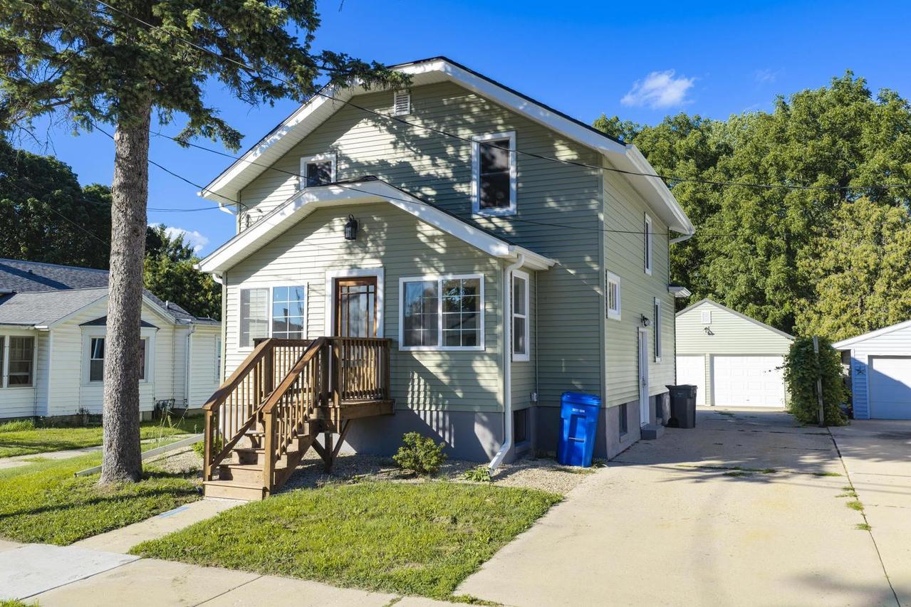 717 N Church St, Watertown, WI 53098