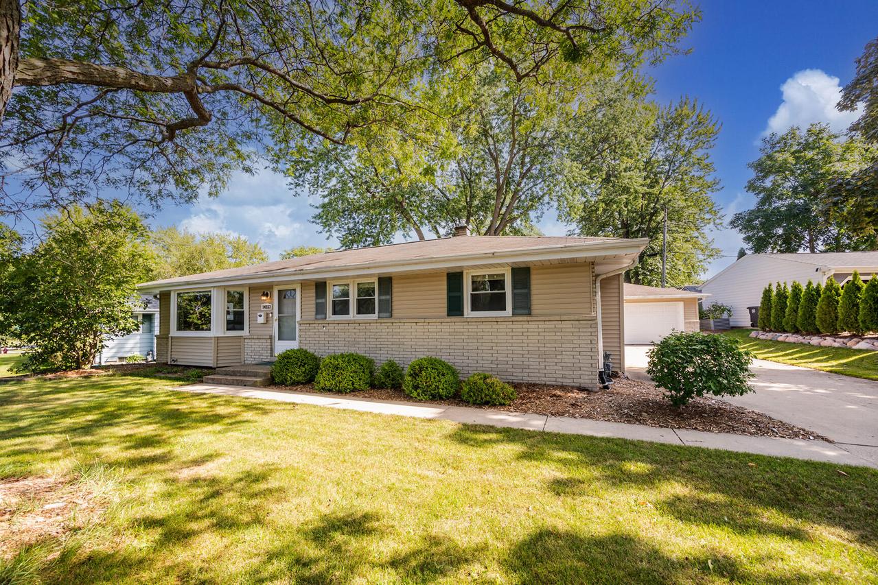 N86W14553 Macarthur Dr, Menomonee Falls, WI 53051