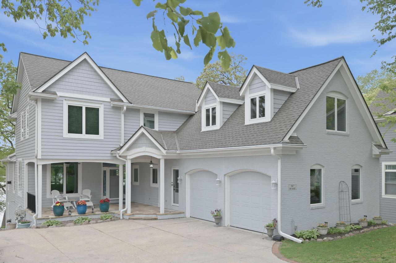 N67W33001 Oakridge Ln, Merton, WI 53029