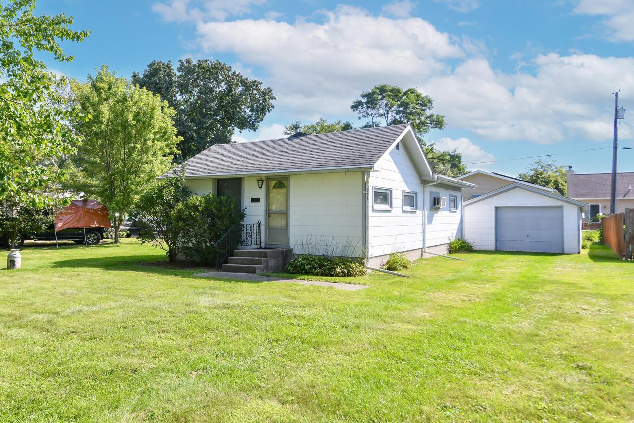 2812 Darlington St, Delavan, WI 53115