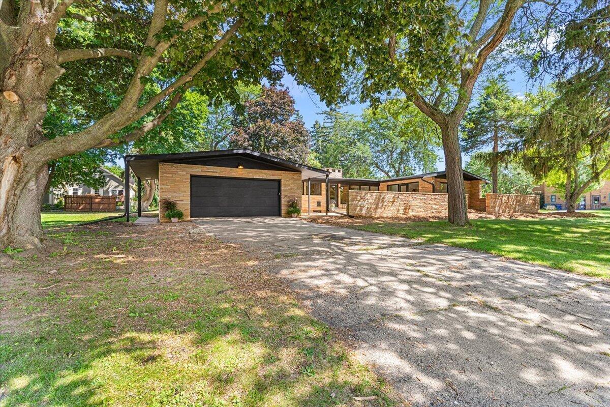 1550 11th Ave, Grafton, WI 53024