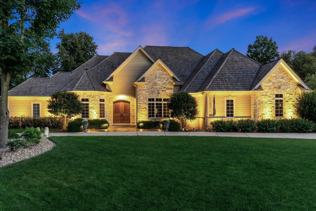 20765 Lincolnshire Ct, Brookfield, WI 53045