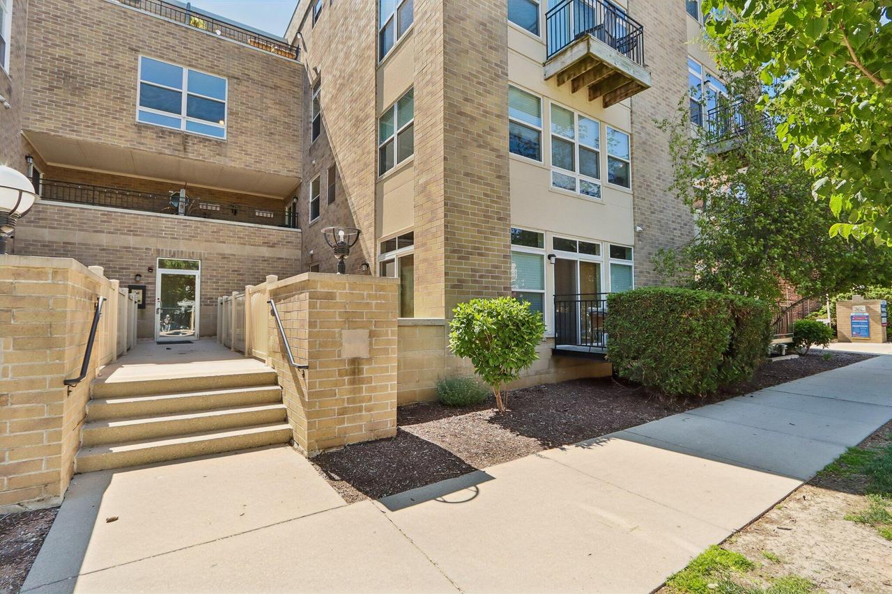 1550 N Warren Ave #113, Milwaukee, WI 53202