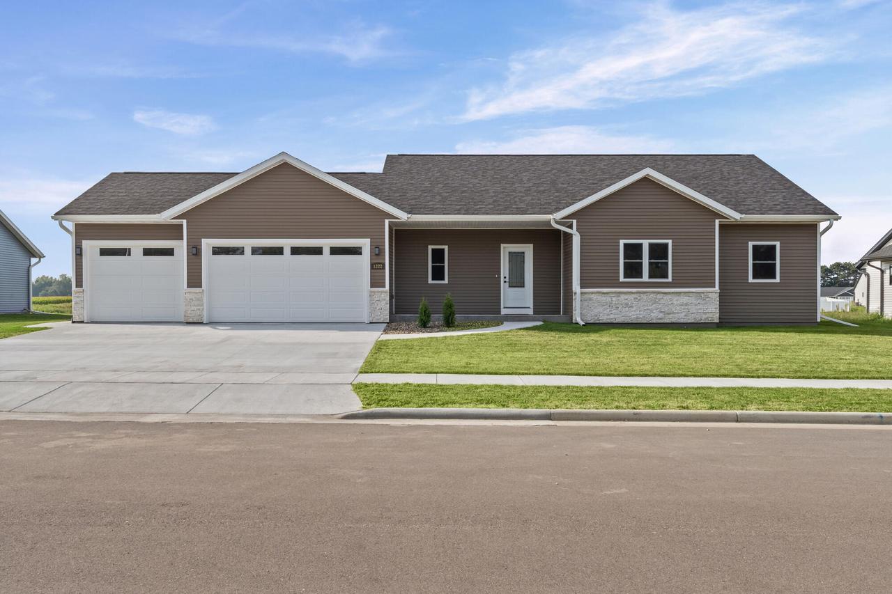1222 Leo Dr, Holmen, WI 54636