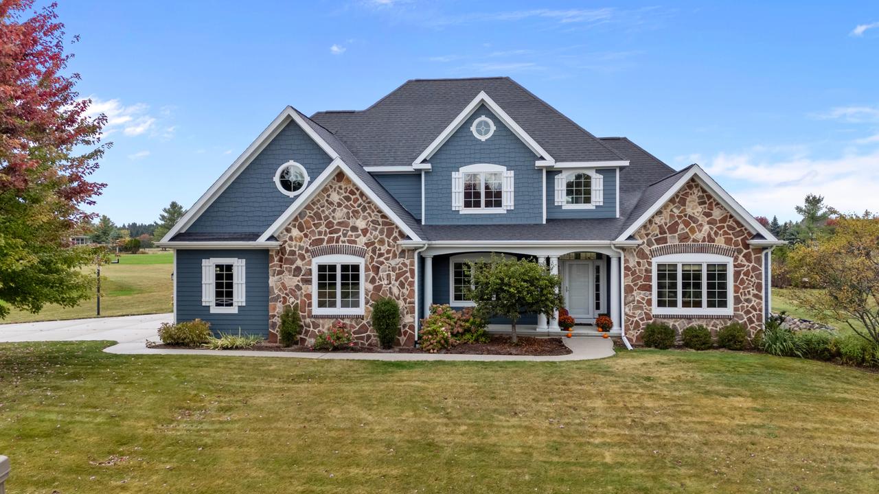 280 Settlers Cir, Sheboygan Falls, WI 53085