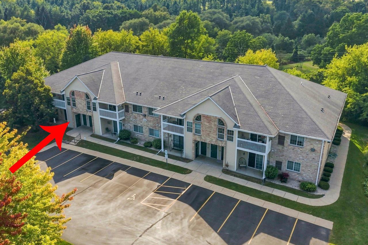1441 Garay Ln, Port Washington, WI 53074