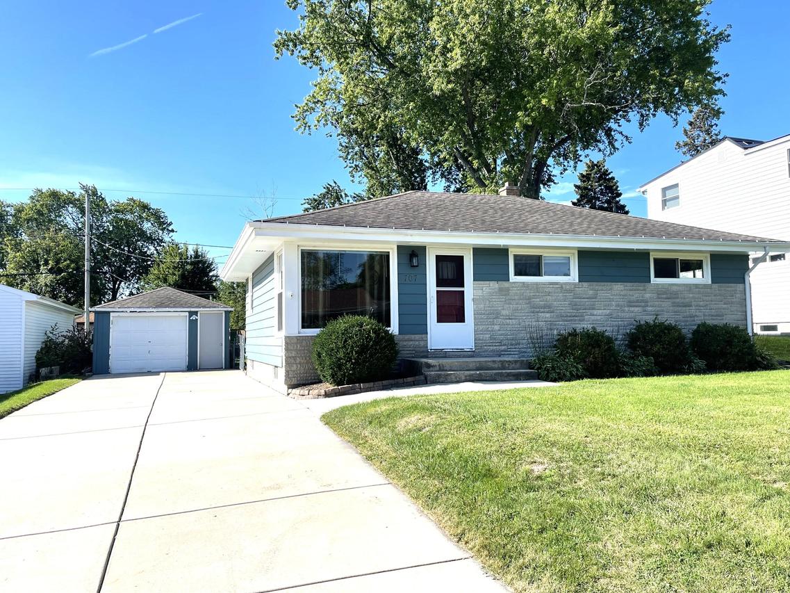 707 Lakeview Ave, South Milwaukee, WI 53172