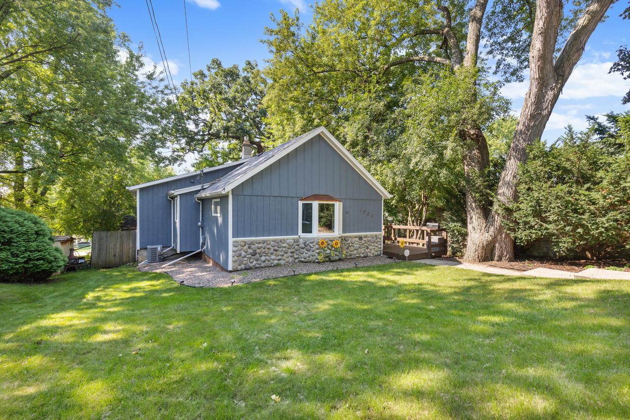 1903 Sunkist Ave, Waukesha, WI 53188