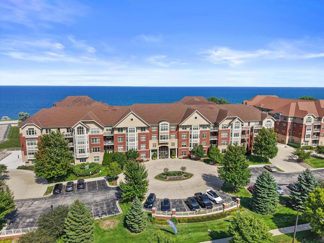 4120 S Lake Dr #265, Saint Francis, WI 53235