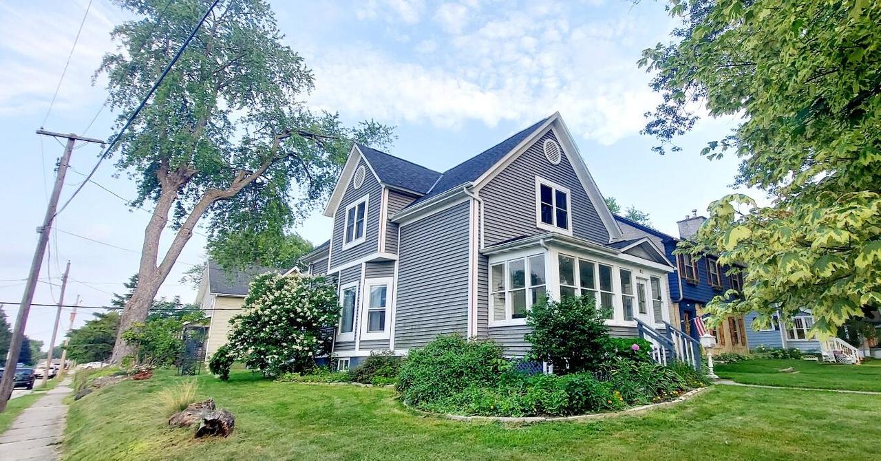 202 Grand Ave, Hartford, WI 53027