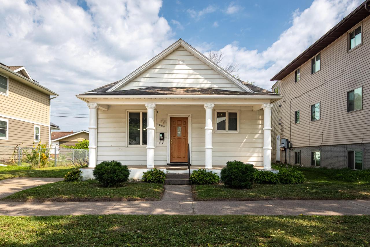 1009 5th Ave, La Crosse, WI 54601