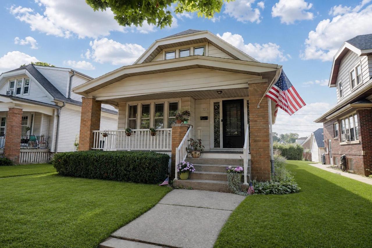 3255 S 12th St, Milwaukee, WI 53215