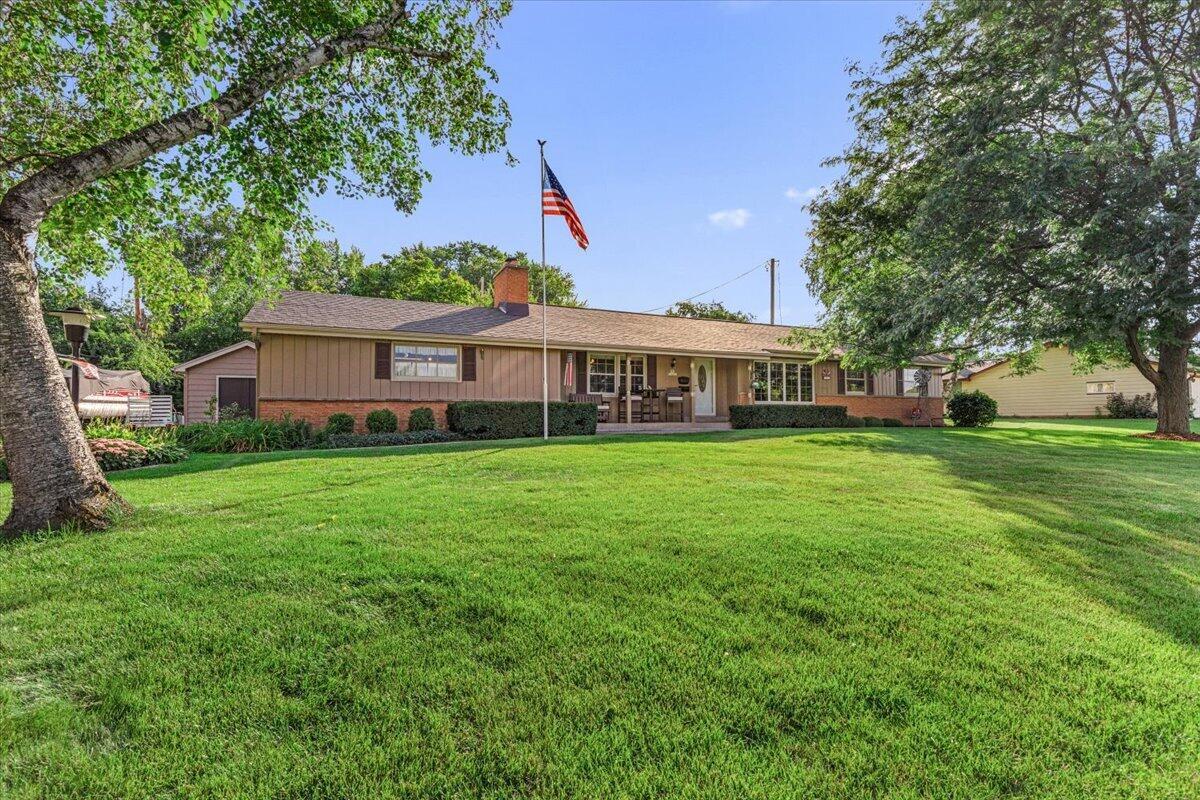 N83W14201 Menomonee Ave, Menomonee Falls, WI 53051