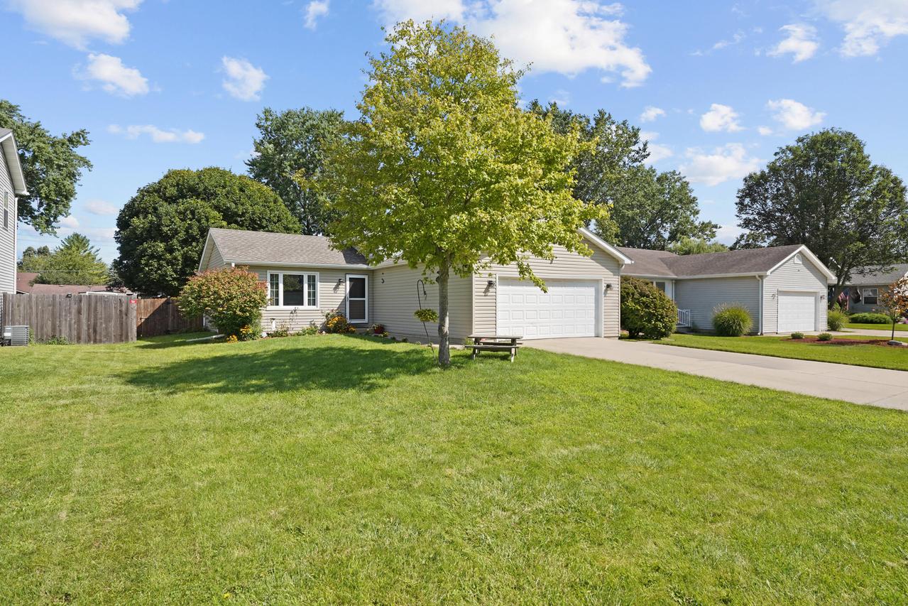 986 93rd St, Pleasant Prairie, WI 53158