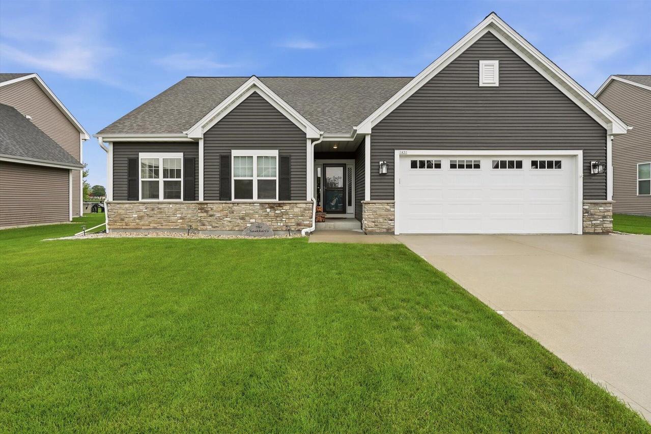 1431 Rosewood Pass, Oconomowoc, WI 53066