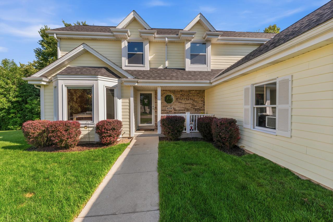 4370 W Carmel Dr, Franklin, WI 53132