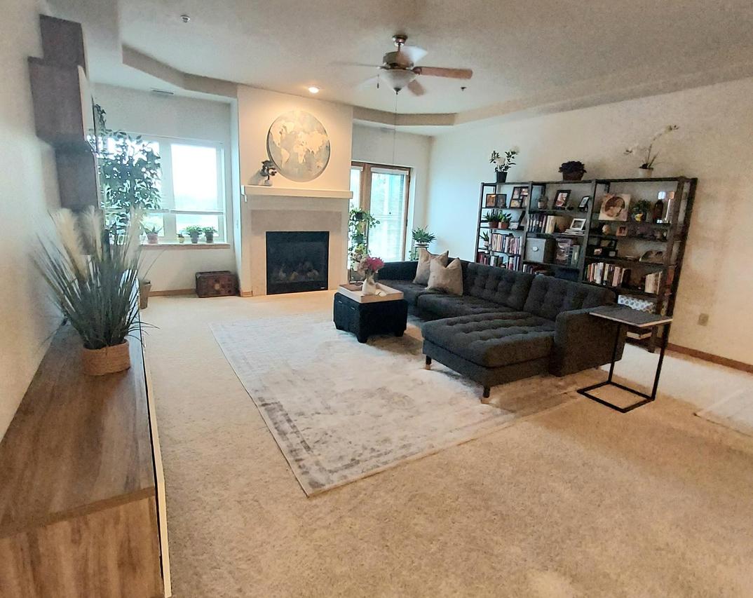 3710 N Oakland Ave #402, Shorewood, WI 53211