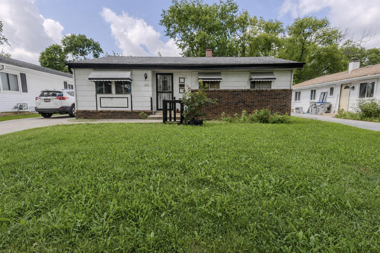 1943 W Kneeland St, Milwaukee, WI 53205