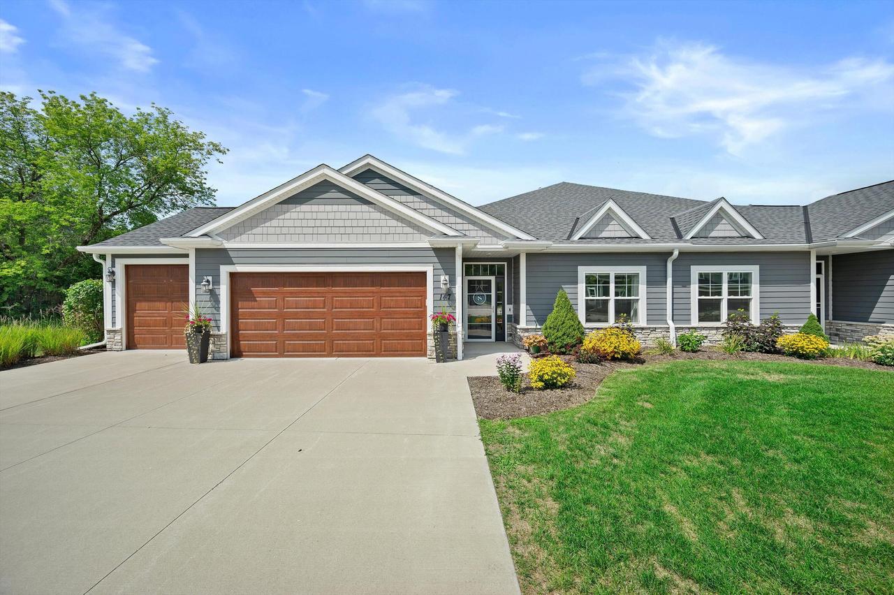 147 Phantom Lake, Mukwonago, WI 53149