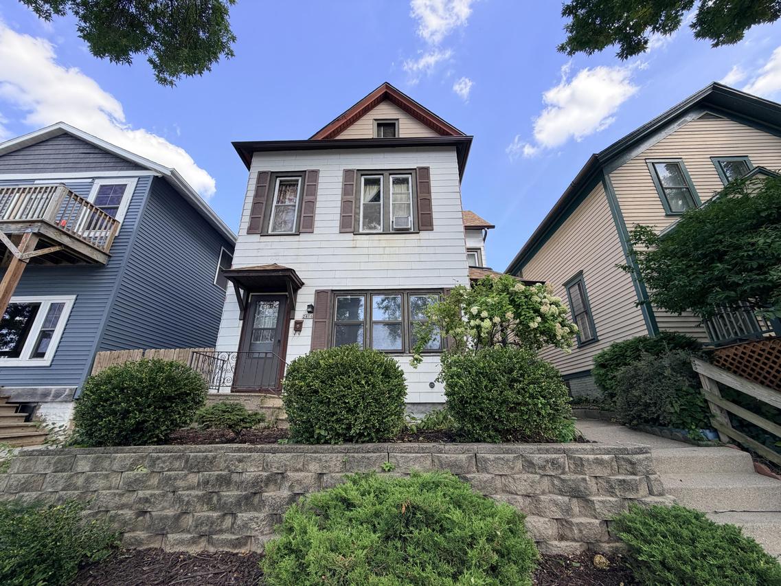 2416 S Burrell St #2418, Milwaukee, WI 53207
