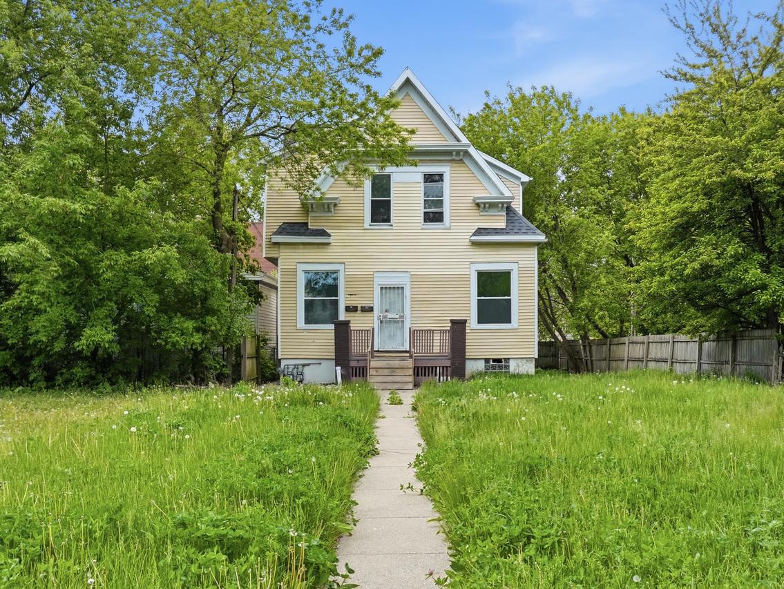 2911 N 6th St, Milwaukee, WI 53212