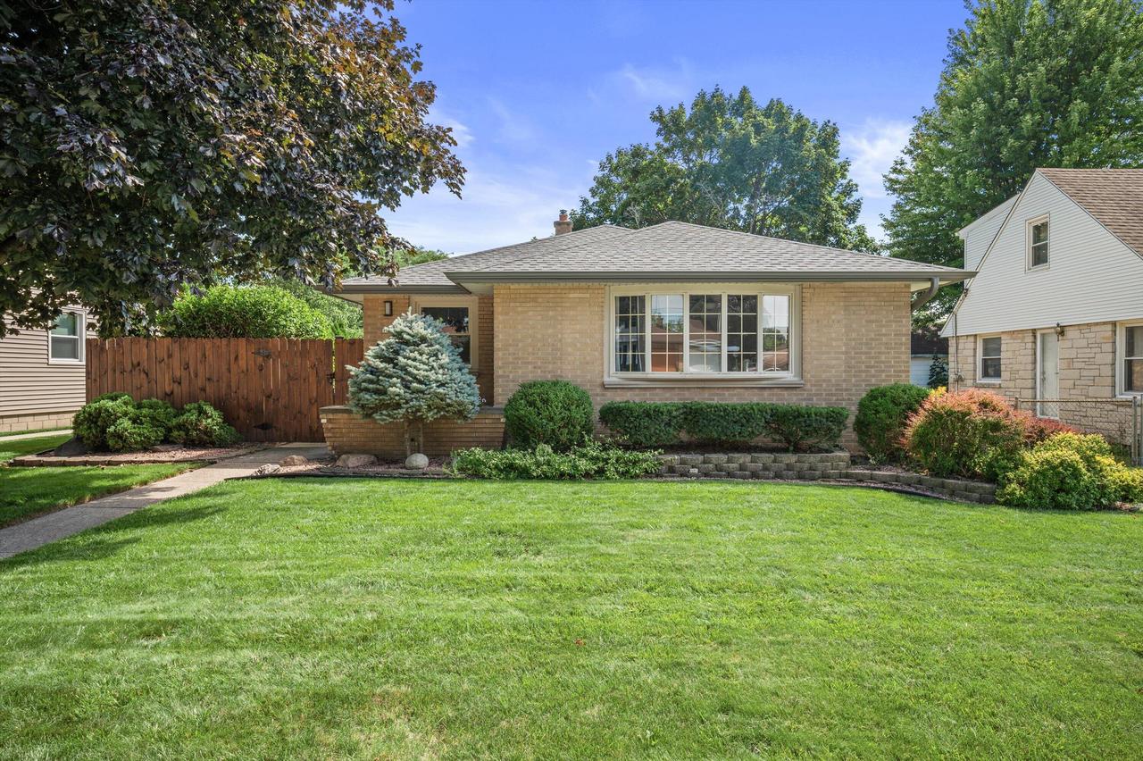 1411 Manitowoc Ave, South Milwaukee, WI 53172