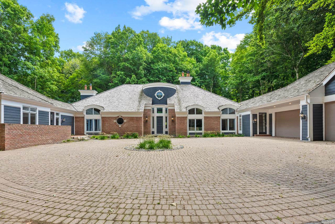 889 Horns Corners, Cedarburg, WI 53012